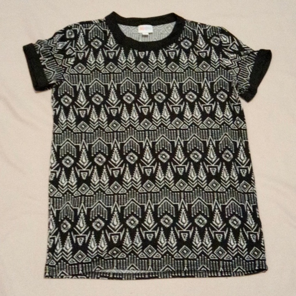 Women's NWOT LULAROE SZ M TSHIRT